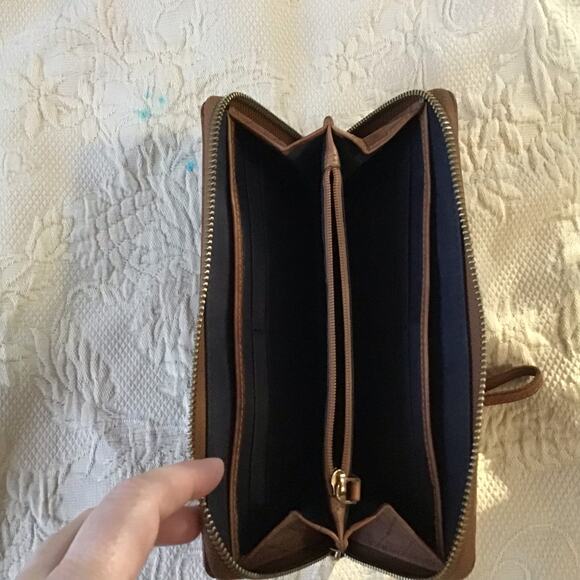 Margot NY Brown Leather Wristlet with lots of pockets